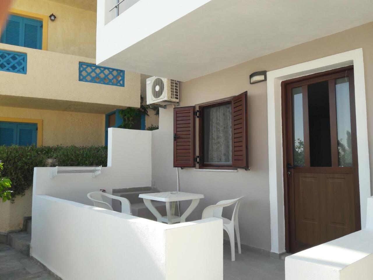 Blue Ocean Apartments Makrýgialos 외부 사진