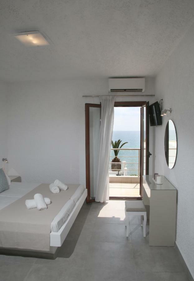 Blue Ocean Apartments Makrýgialos 외부 사진